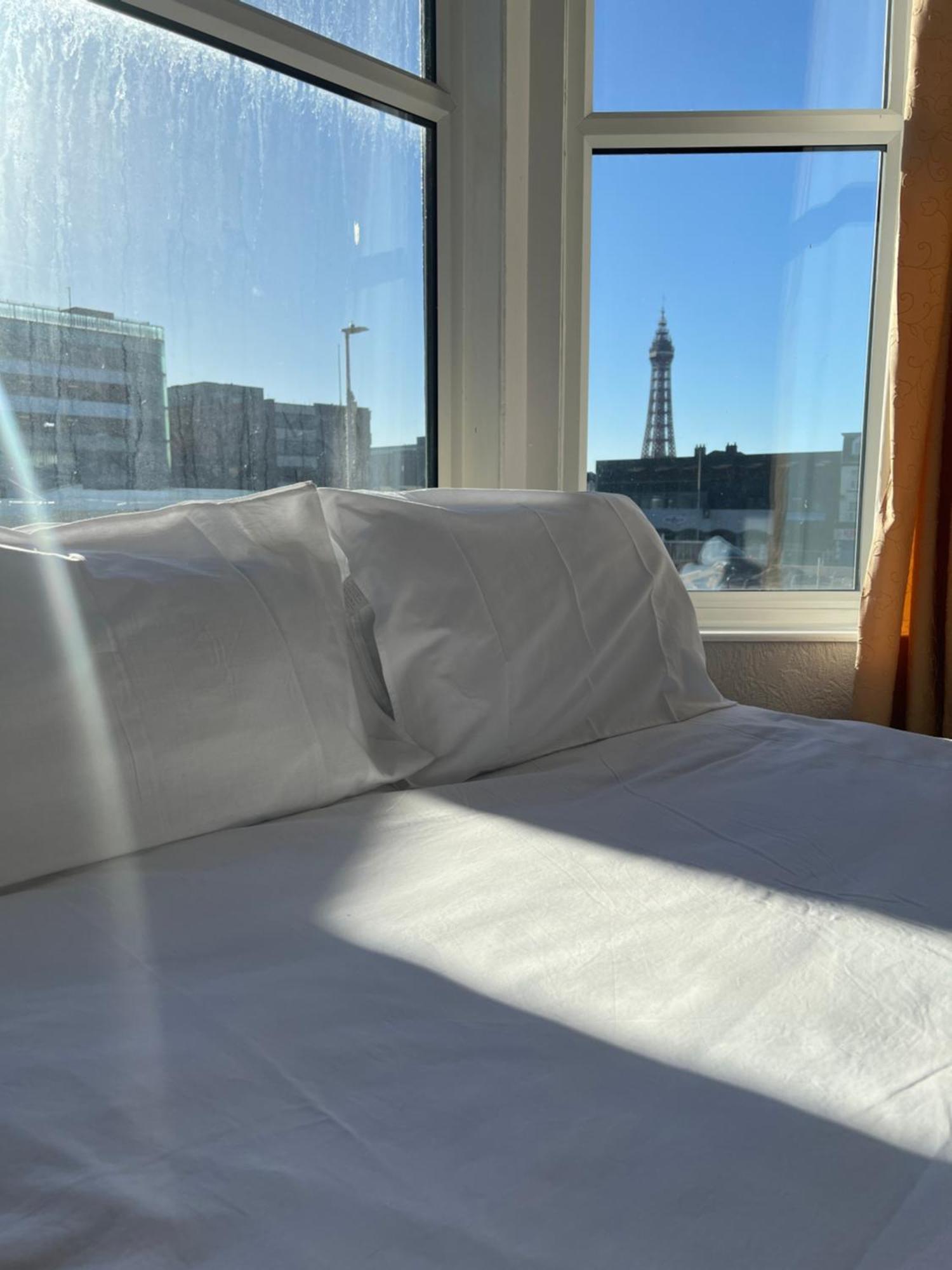 No 1 Lord Street Bed & Breakfast - Blackpool — Photos 2